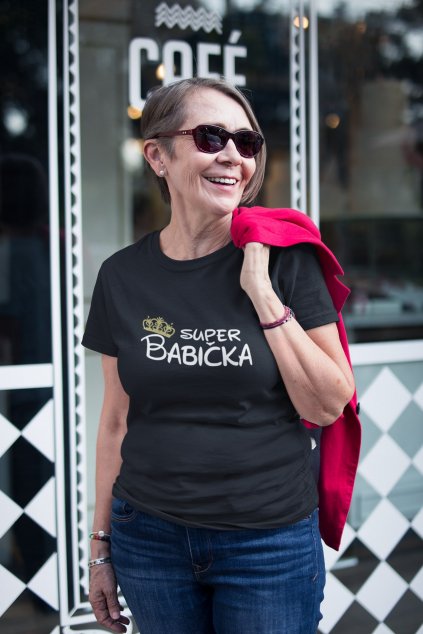 smiling stylish senior woman wearing a tshirt mockup on the street a20664 (4)