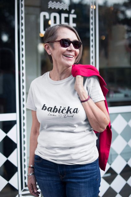 smiling stylish senior woman wearing a tshirt mockup on the street a20664 (4)