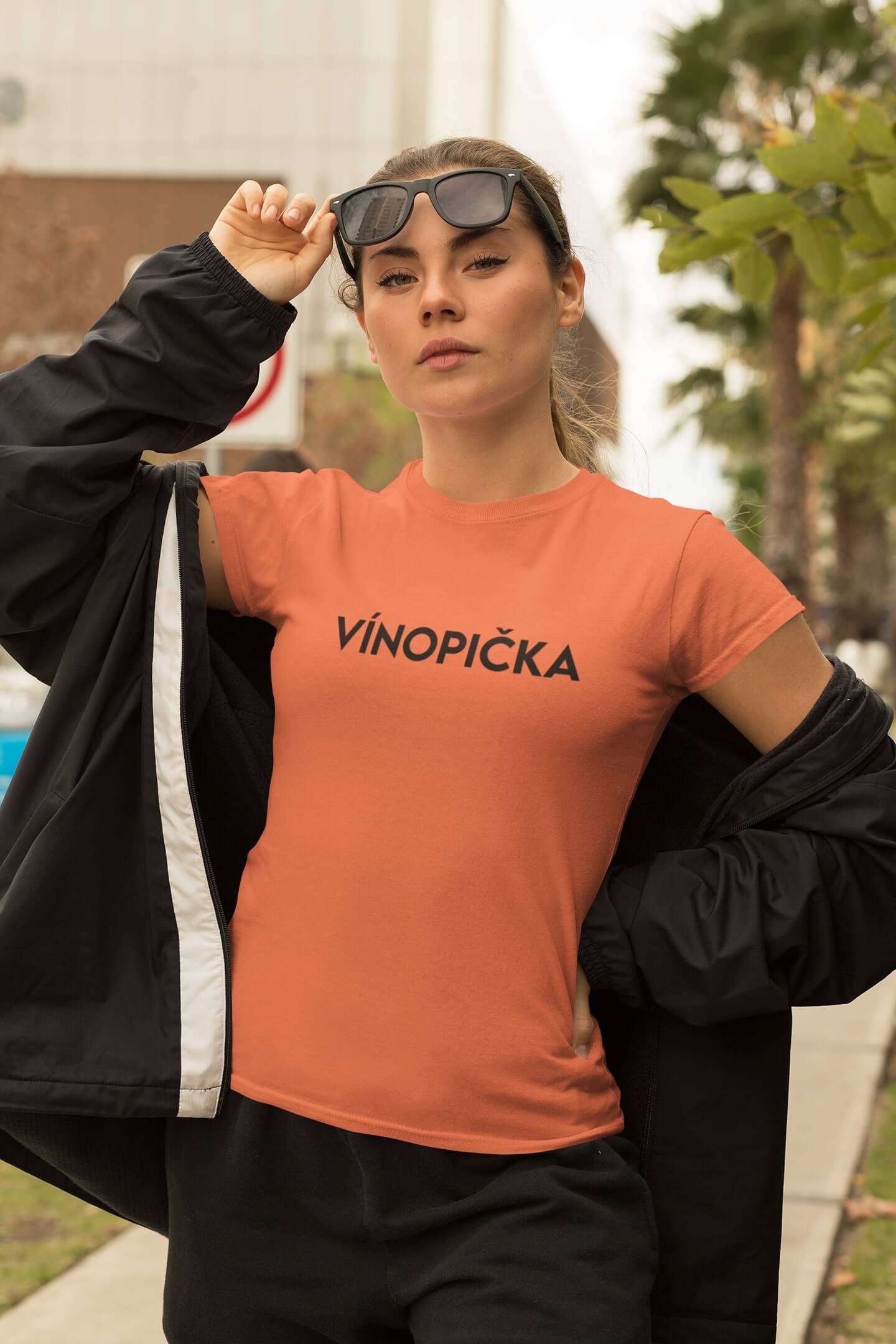 Levně Dámské tričko Vínopička Barva: Korálová