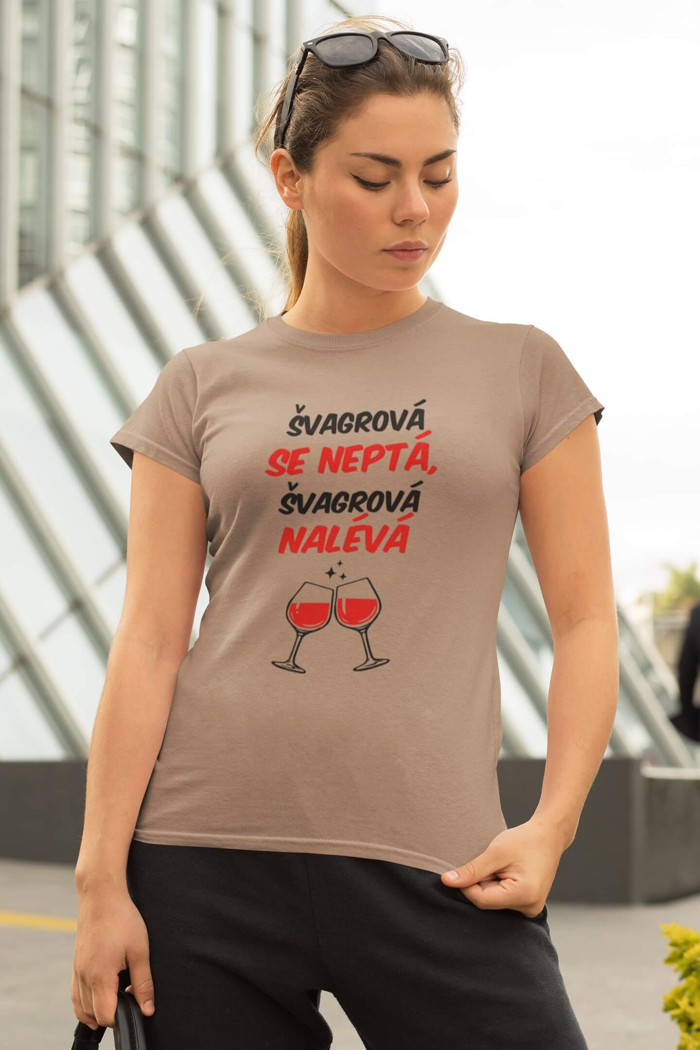 Béžová