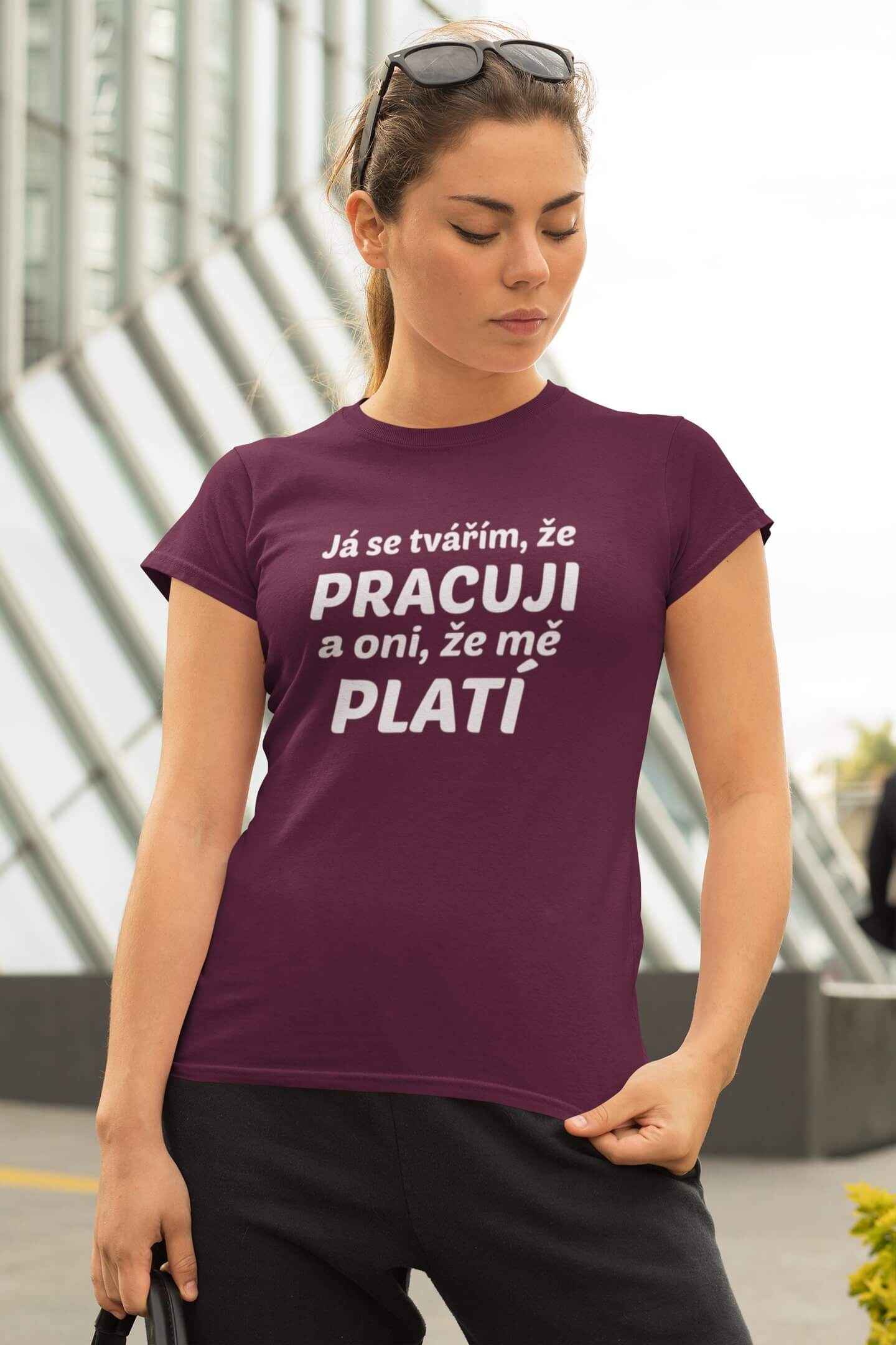 Dámské tričko Tvářím se že pracuji Barva: Fuchsiová, Velikost: 2XL