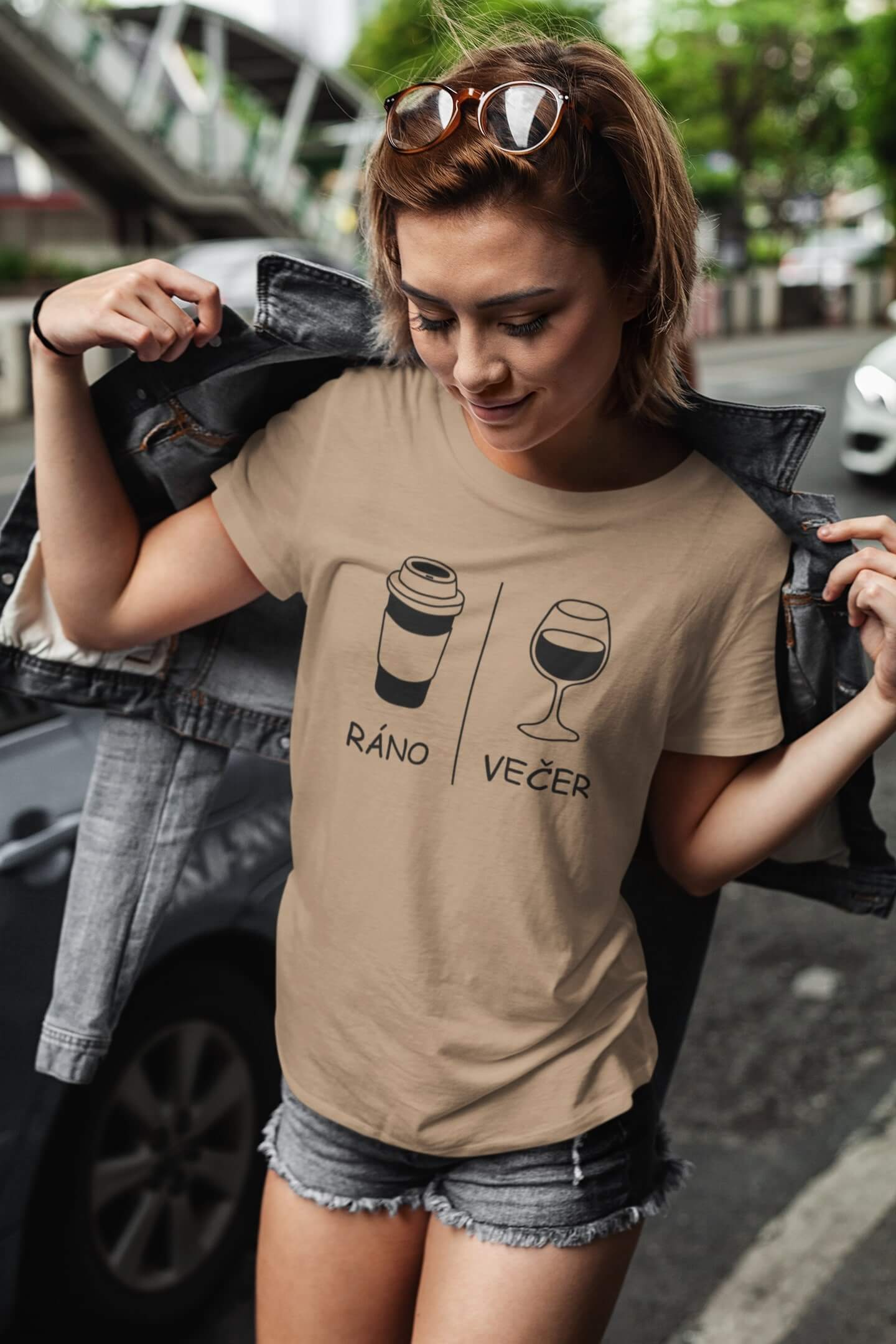 Levně Dámské tričko Ráno/večer Barva: Písková
