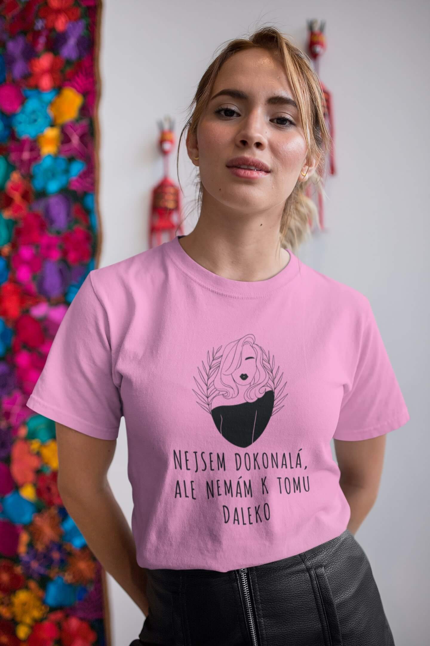 Levně Dámské tričko Nejsem dokonalá Barva: Ružová
