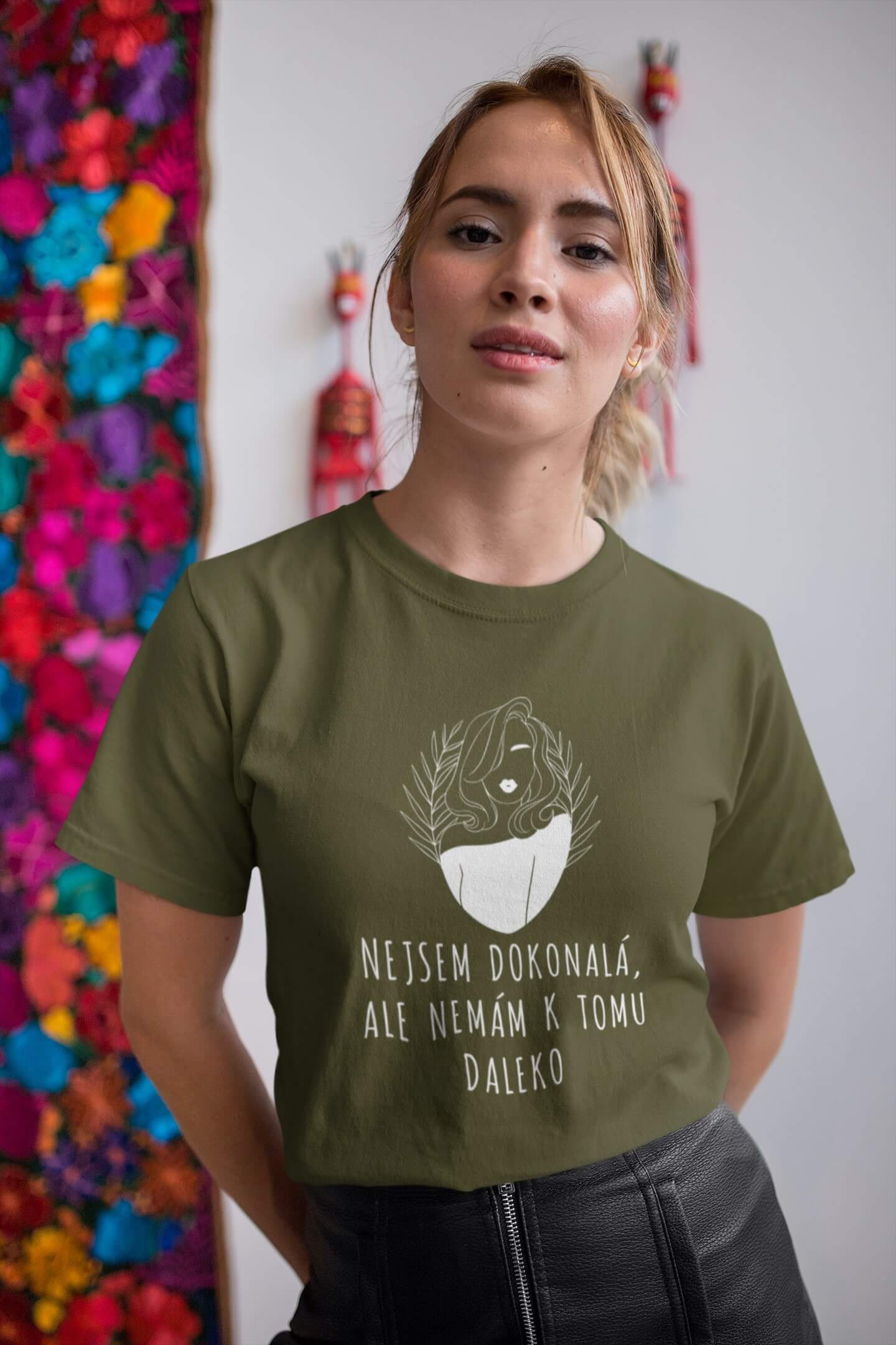 Levně Dámské tričko Nejsem dokonalá Barva: Khaki