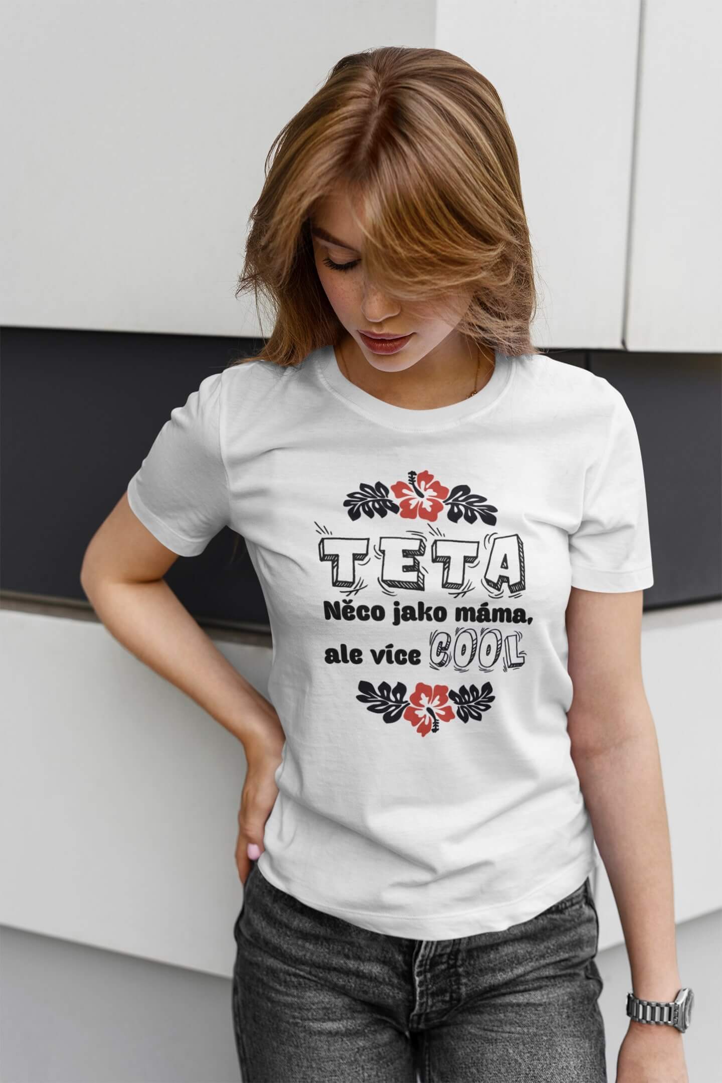 Bílá