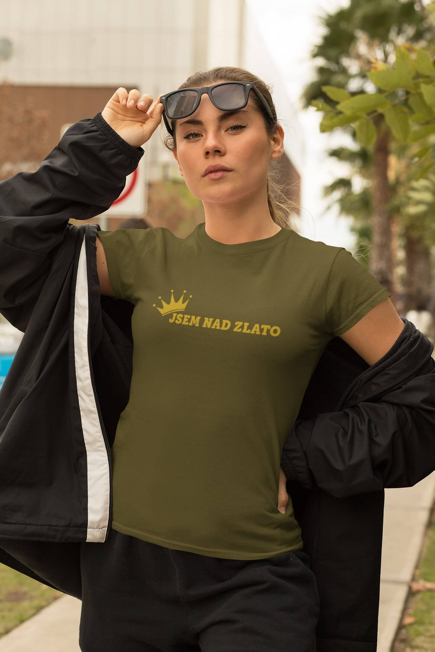 Dámské tričko Jsem nad zlato Barva: Khaki, Velikost: 2XL