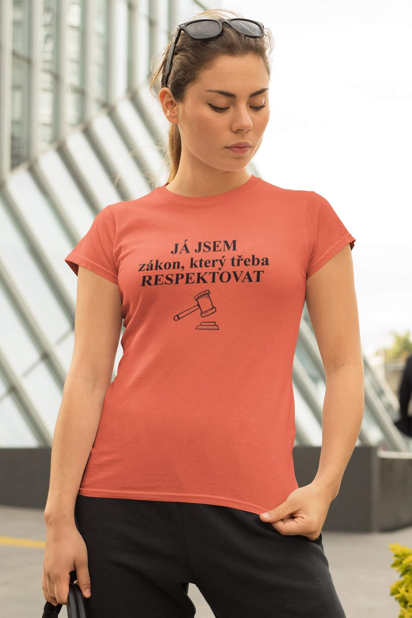 Levně Dámské tričko Já jsem zákon Barva: Korálová