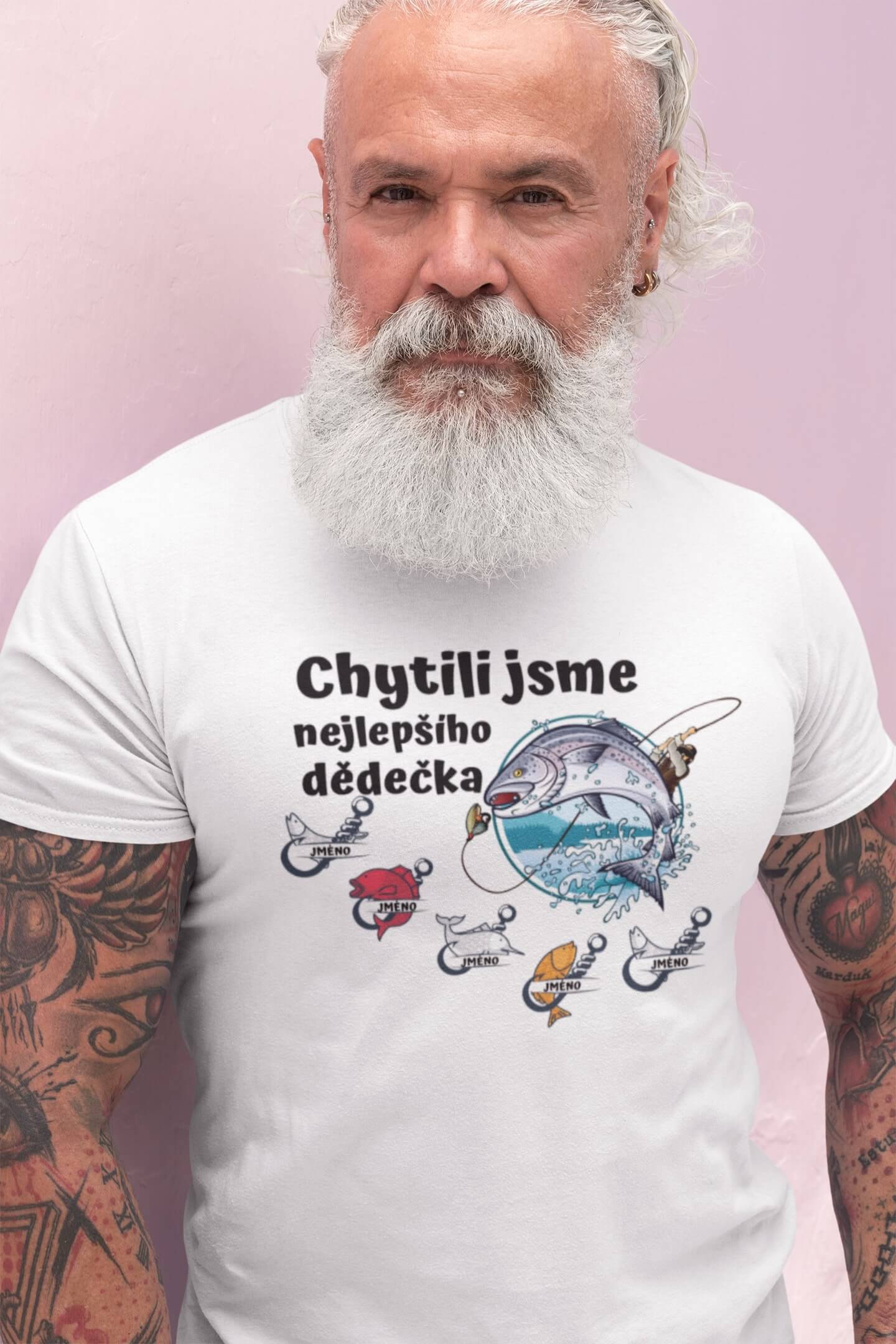 Pánské tričko Chytili jsme nejlepšího dědečka Barva: Bíla, Velikost: XS
