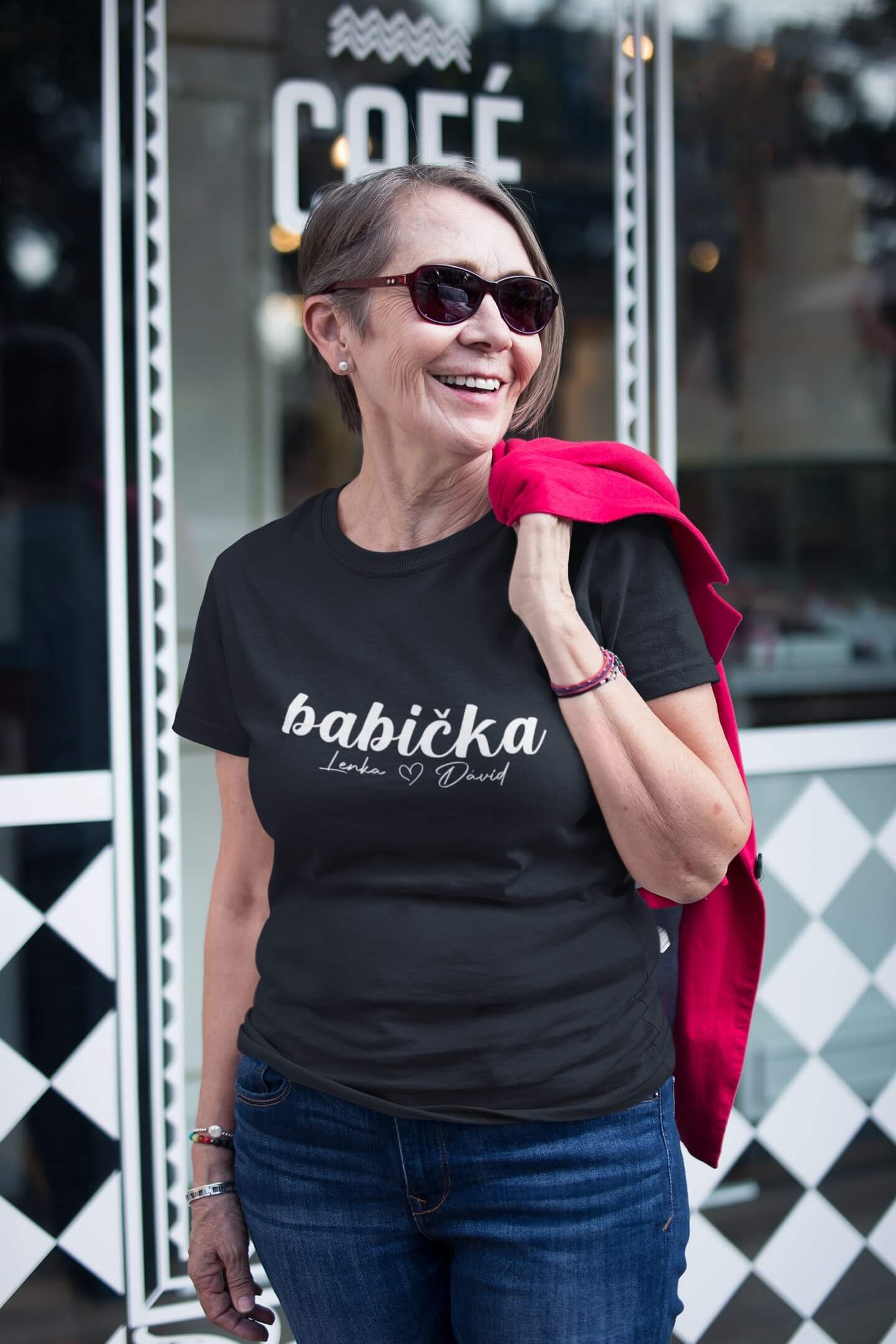 Dámské tričko Babička se jmény dětí Barva: Černá