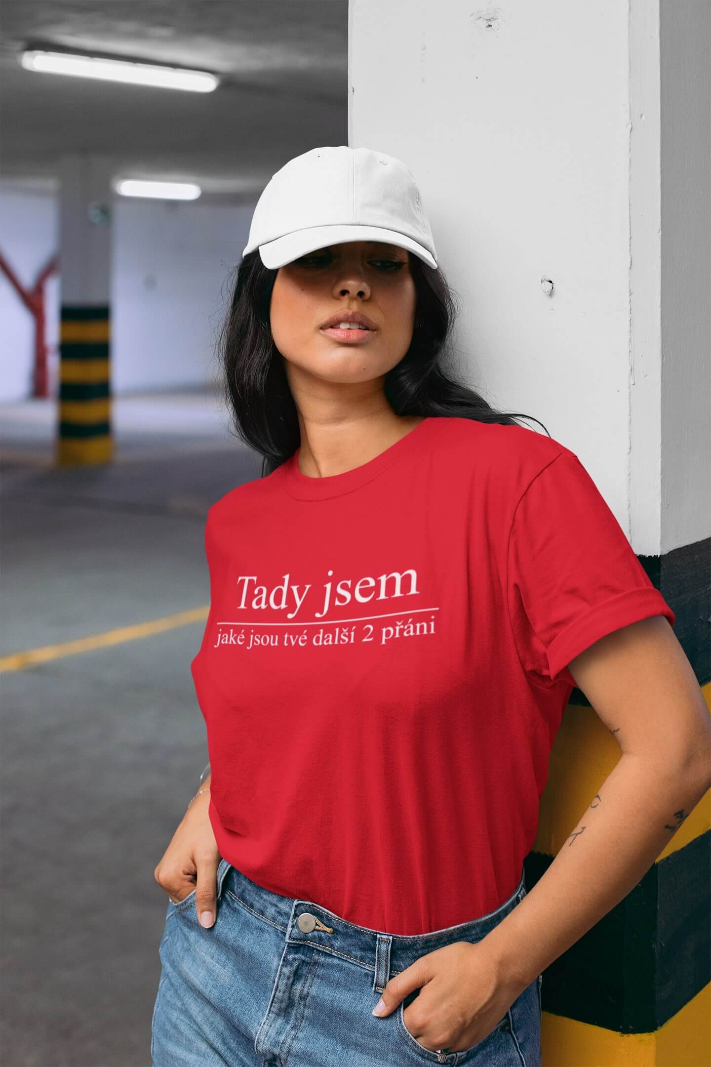 Dámské tričko Tady jsem Barva: Červená, Velikost: 2XL