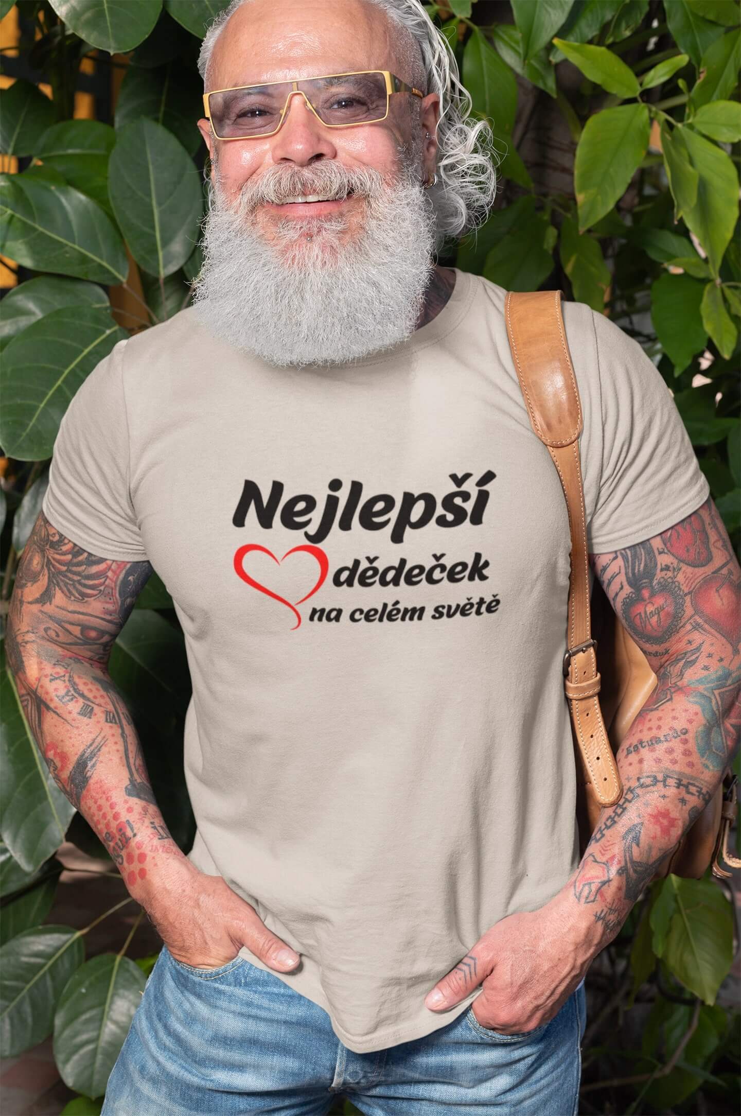Šedá