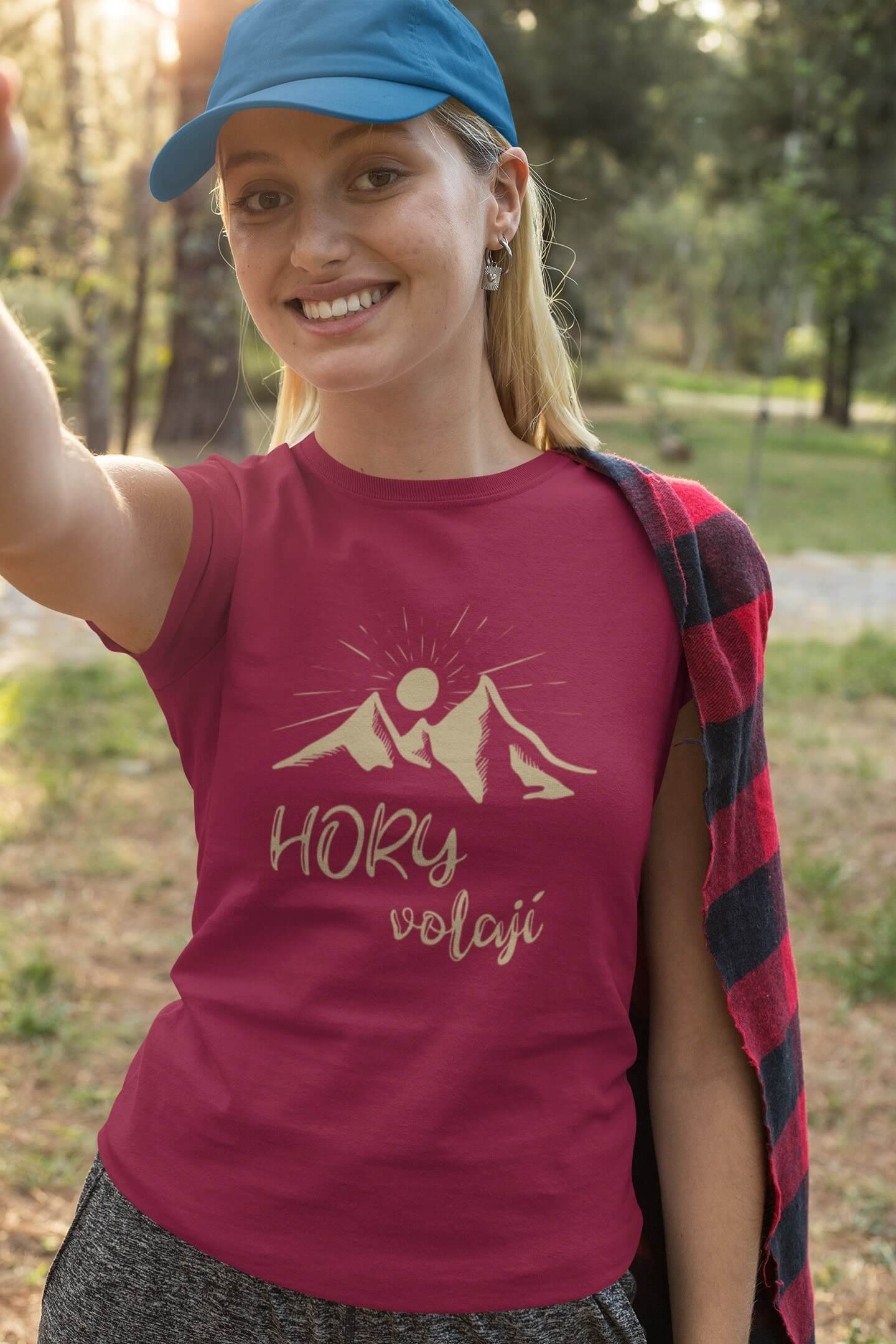 Dámské tričko Hory volají Barva: Marlboro červená