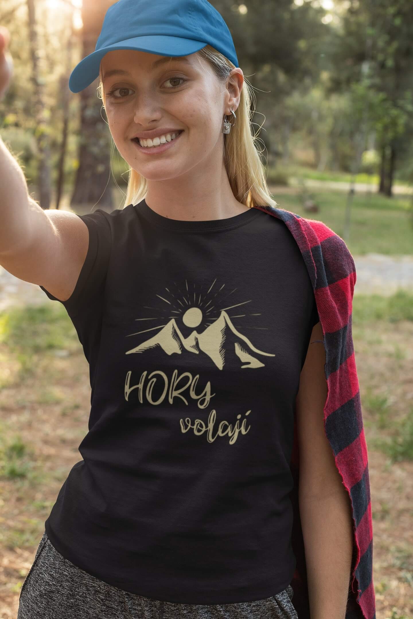 Dámské tričko Hory volají Barva: Černá