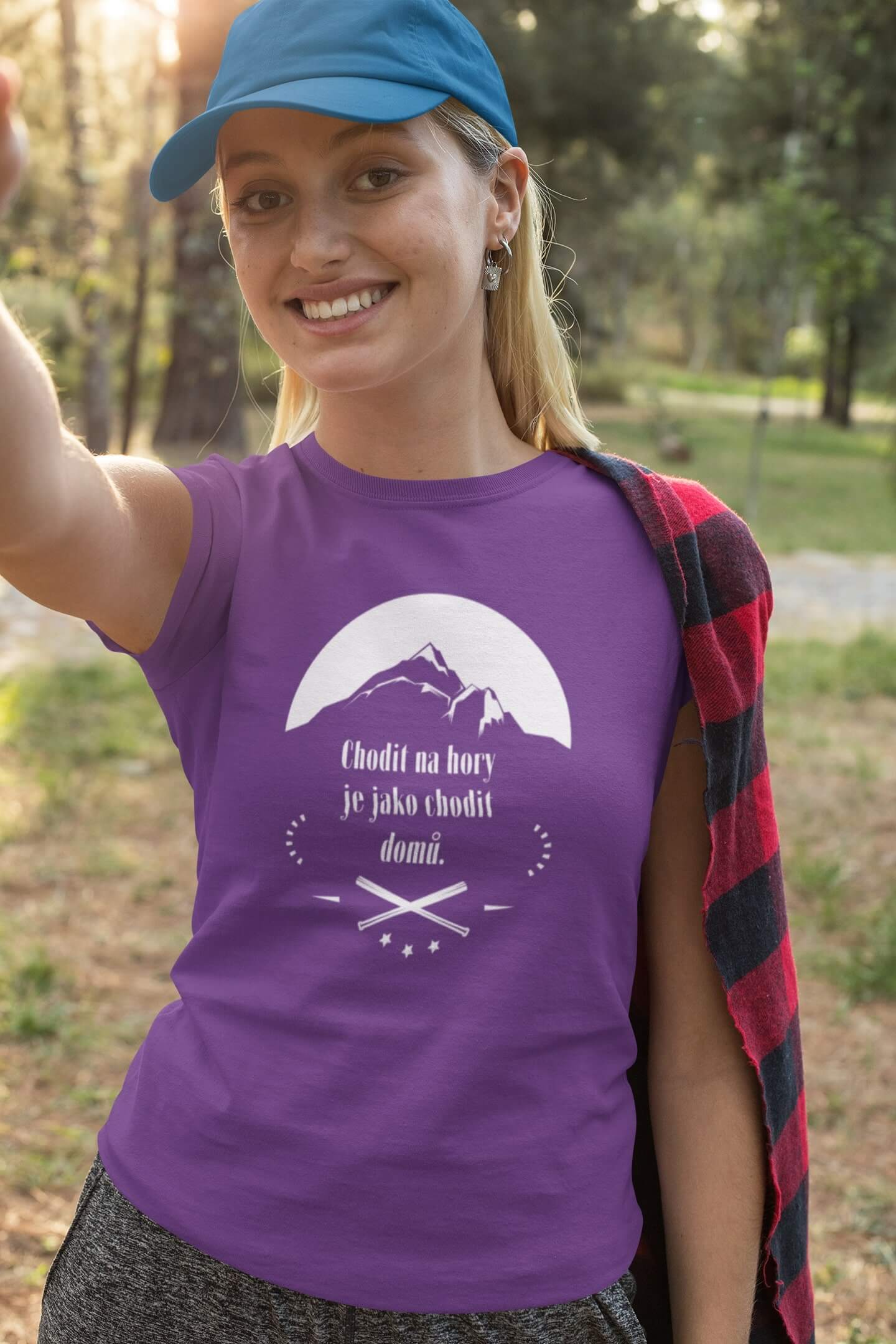 Dámské tričko Chodit na hory Barva: Fialová