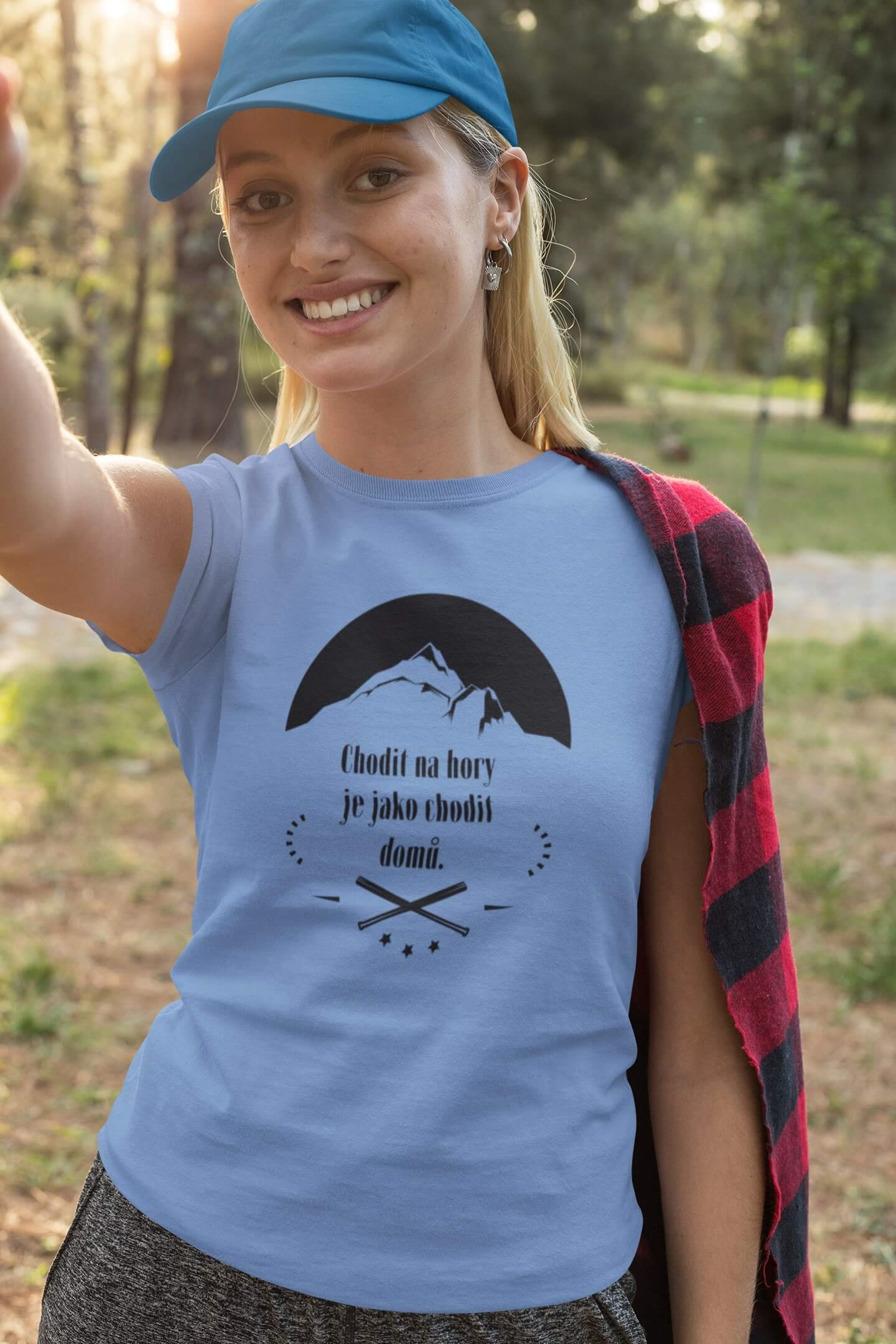 Dámské tričko Chodit na hory Barva: Světlemodrá