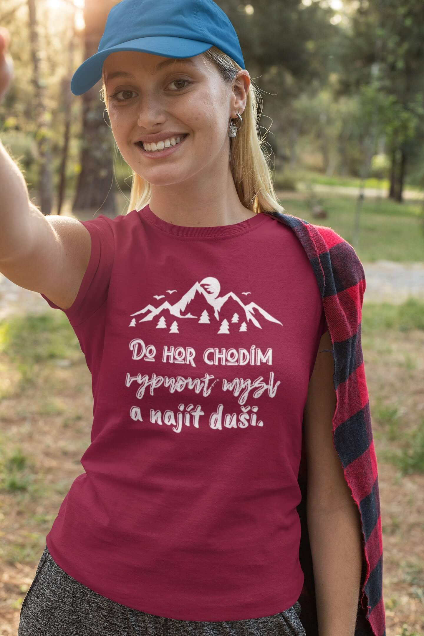 Dámské tričko Do hor chodím Barva: Marlboro červená, Velikost: XS
