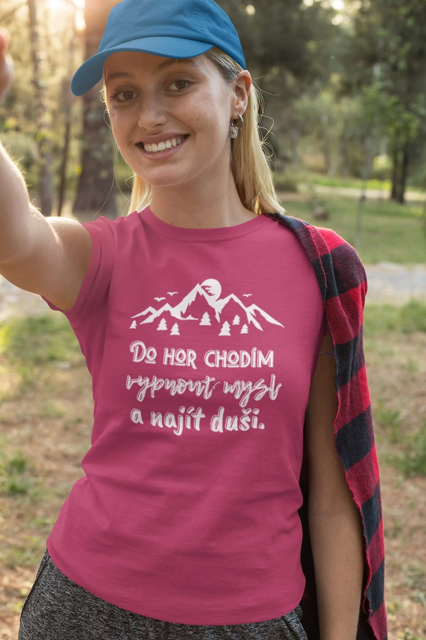 Dámské tričko Do hor chodím Barva: Purpurová