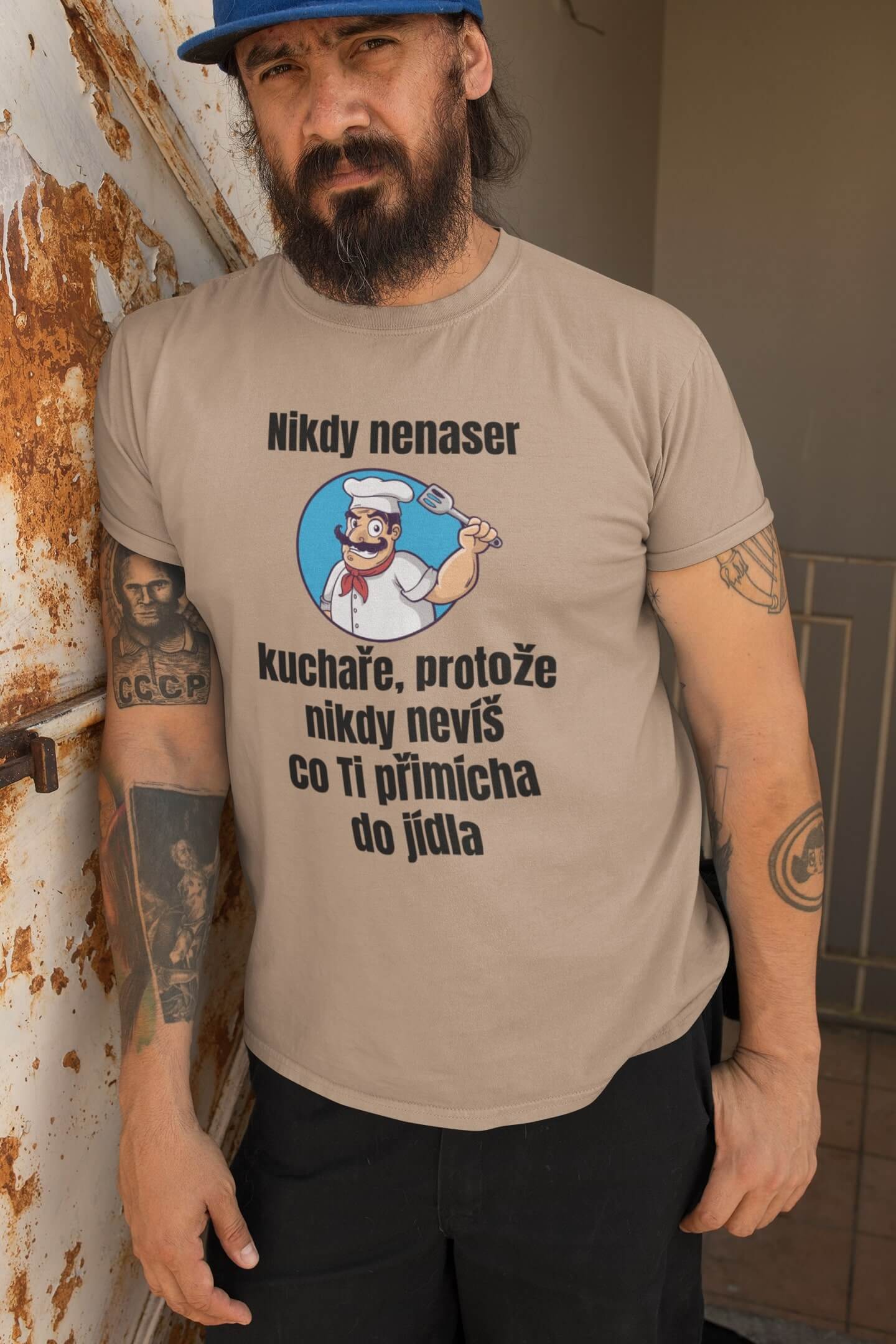 Béžová
