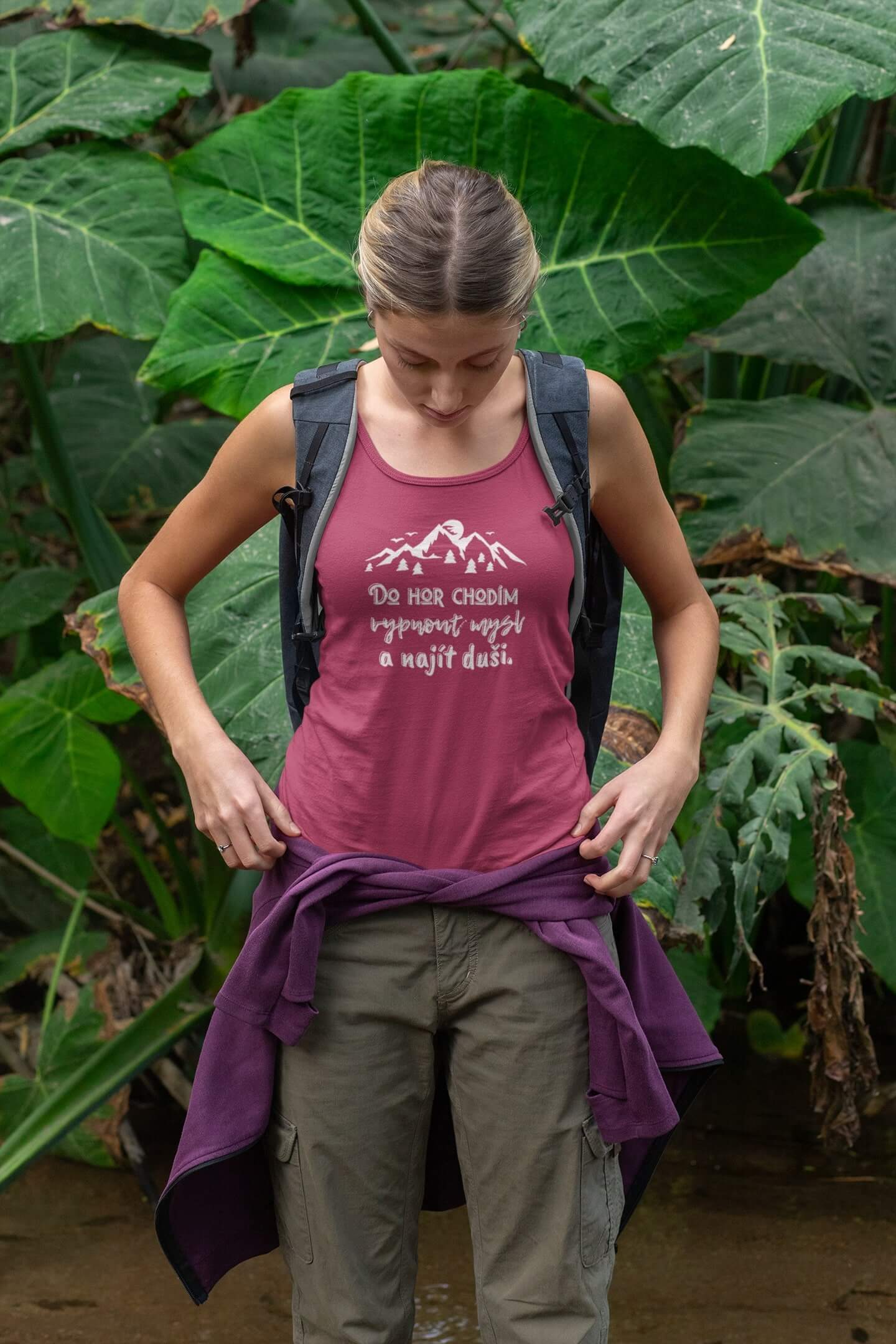 Dámské tílko Do hor chodím Barva: Purpurová