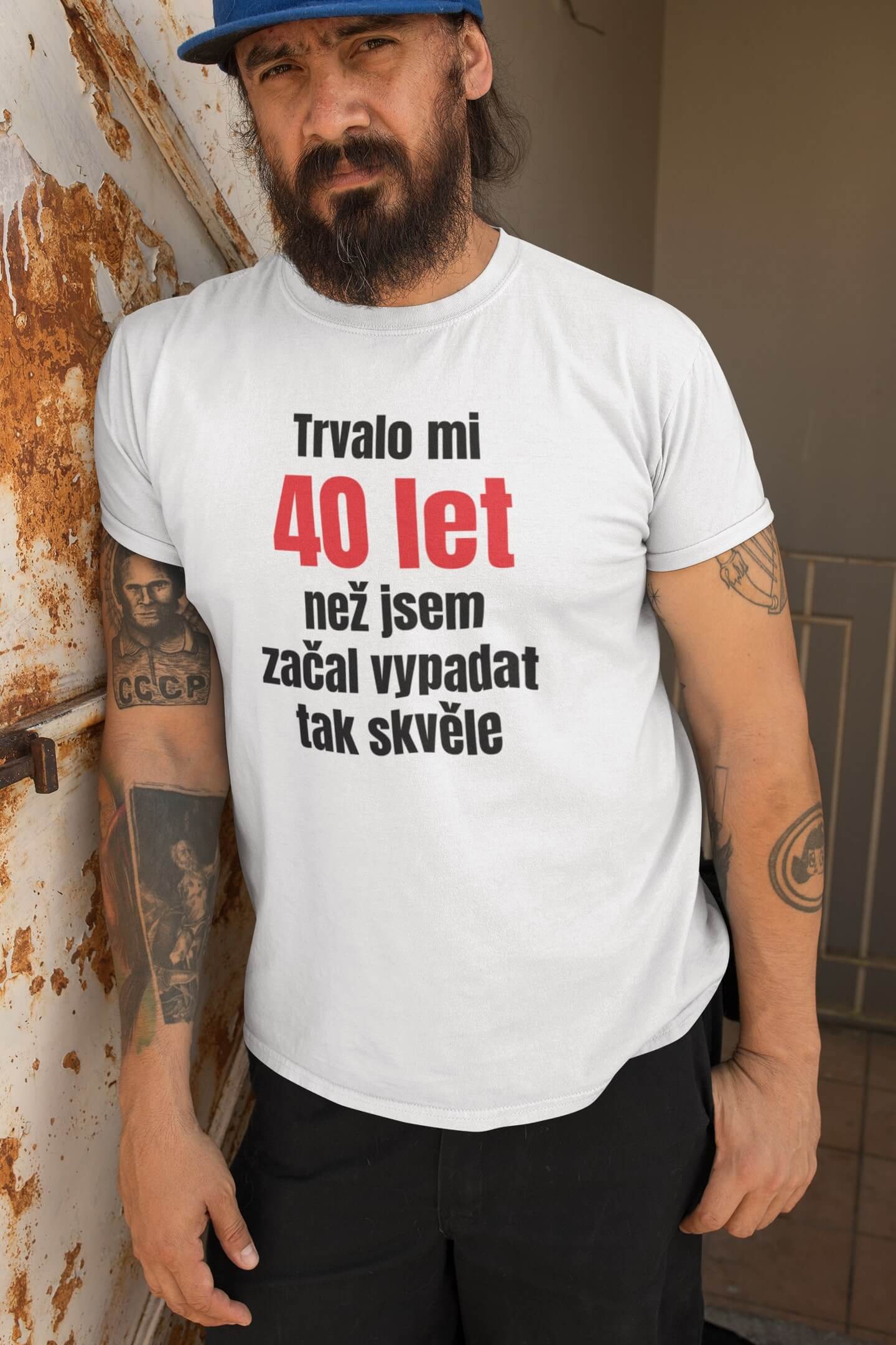 Bílá