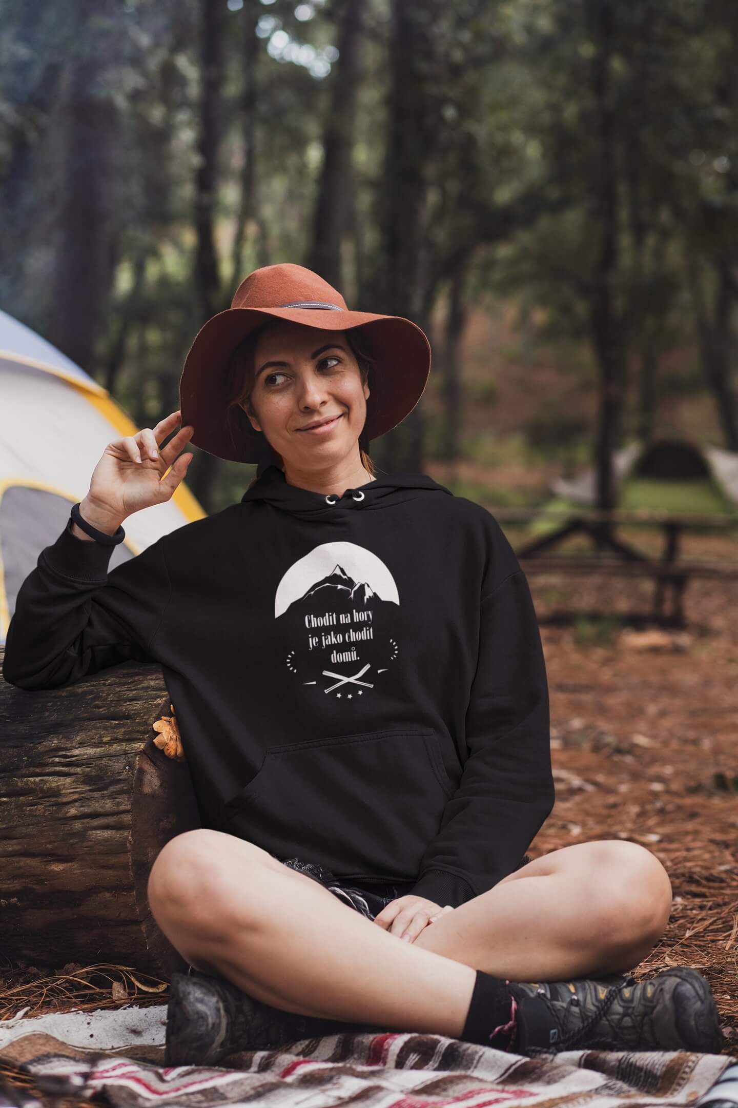 Dámská mikina Chodit na hory Barva: Černá