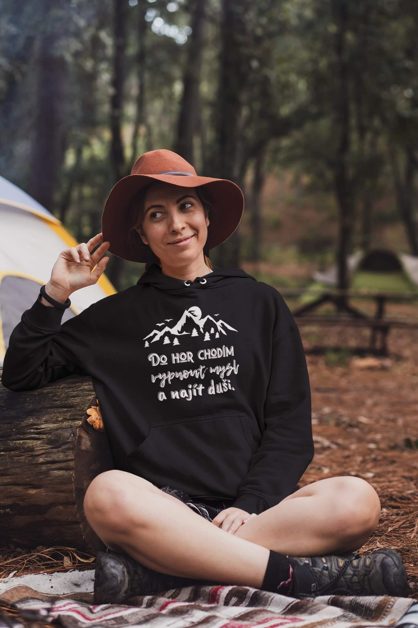 Dámská mikina Do hor chodím Barva: Černá