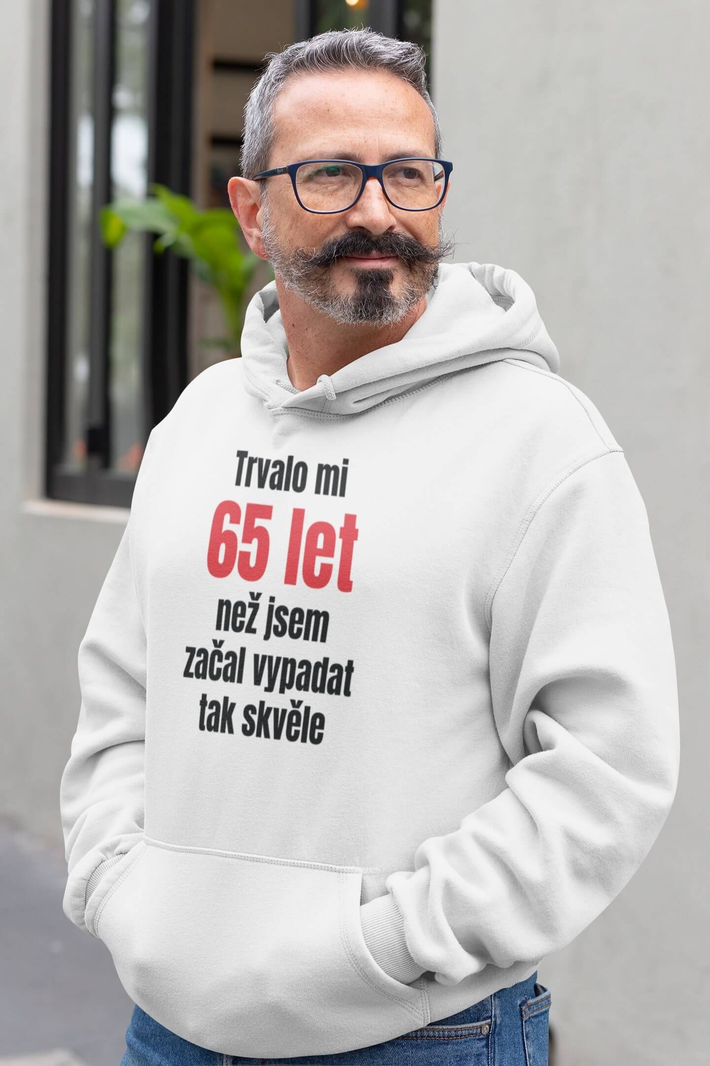 Bílá