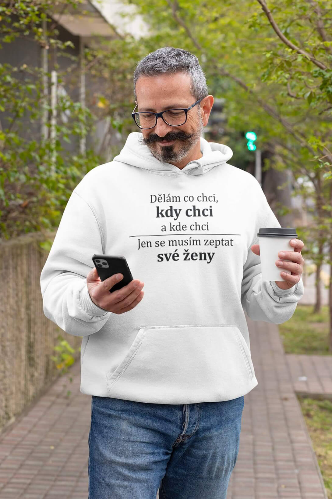 Bílá
