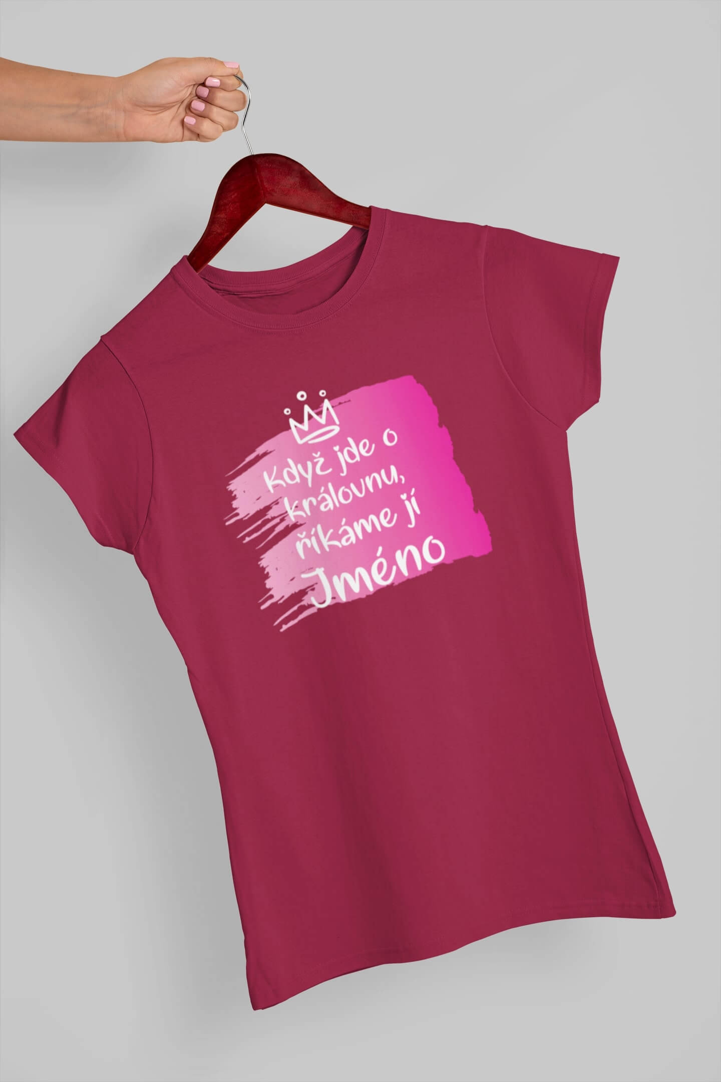Dámské tričko Když jde o královnu s vlastním jménem Barva: Marlboro červená