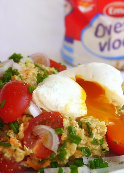 Vločková kaše s dýní, mrkví a ztraceným vejcem