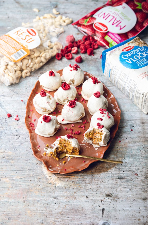 Mrkvové guľky s polevou z kešu orechov