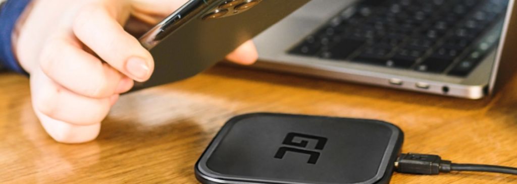 Bezdrátové nabíjení - jak funguje? Výhody a nevýhody takového řešení.