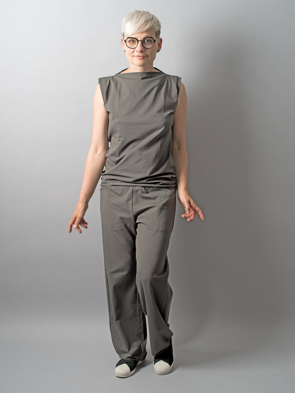 damsky_upletovy_top_Madonna_efektni_detail_na_ramenou_barva_khaki