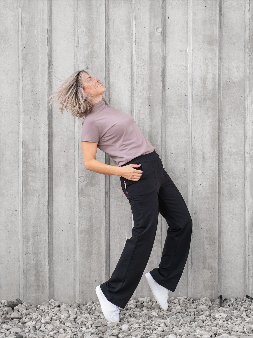 damsky_rolak_Rolling_kratky_rukav_barva_mocca_celkovy_pohled_ze_strany