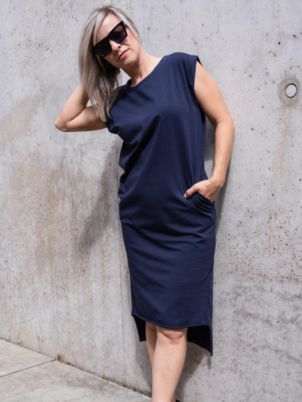 upletove_saty_Rey_kapsy_prodlouzena_zadni_delka_barva_navy_pohled_zepredu