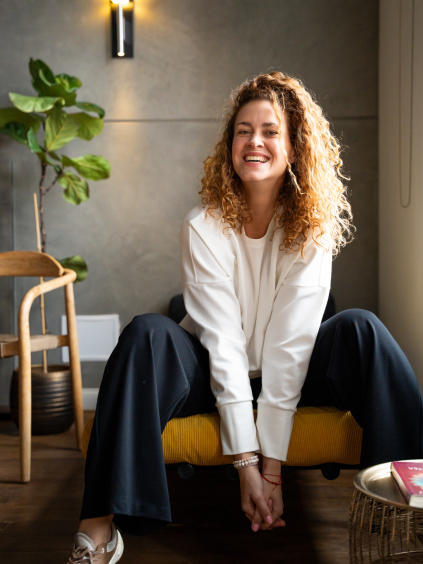 Lehká mikina TAYLOR krémová s Kateřinou Pechovou