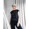 crop-top-lana-cerna_pohled_ze_spoda