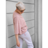 Oversized triko s obřími rukávy a výstřihem do V v pudrové barvě pohled z boku