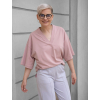 Oversized triko s obřími rukávy a výstřihem do V v pudrové barvě pohled zepředu
