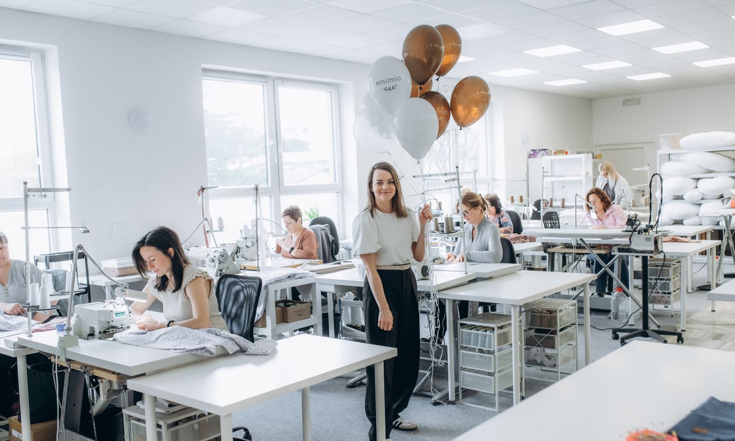 Emiimio slaví 7 let