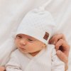 Novorozenecká čepice s uzlíkem / bílá