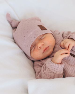 Víte, že máme úžasné novorozenecké čepičky, které jsou právě teď v Black Friday slevě? 😍 Čepice výborně drží na hlavičce a...