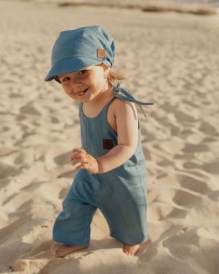 Chystáte se letos s dětmi k moři?☀️🏖️Přesně na takové dny jsme ušili náš letní tencelový overal se šátkem. Lehký, vzdušný...