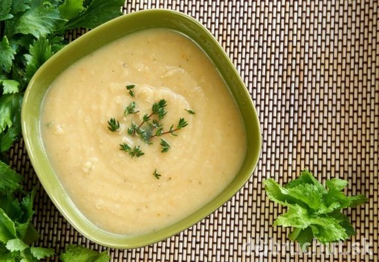 Medová jablková polievka s krémom