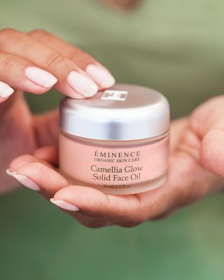 ✨Malý zázrak ve vaší koupelně. Tuhý olej s kámélií -hebkost, hydratace a přirozený glow. Při kontaktu s pokožkou se...