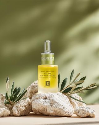 Biodynamický obnovující olej je jeden z těch produktů, které fungují jinak než klasické krémy. Je postavený na směsi...