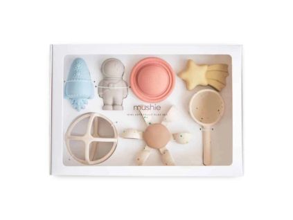 Mushie dárkový set hraček – Mini Astronaut