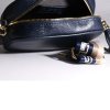 vnitřek dámské italské kožené kabelky