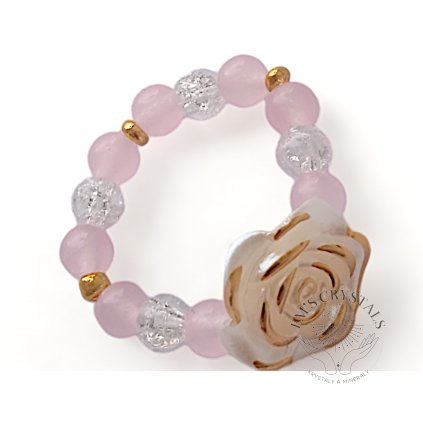 ROSE QUARTZ ring with a flower