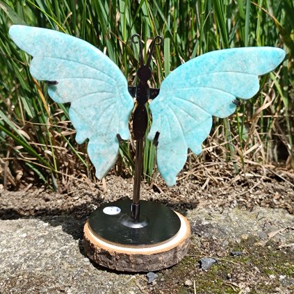 AMAZONIT - motýlí křídla na podstavci